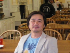 桑水流工務店の社長の写真です ハーバード大学の食堂です